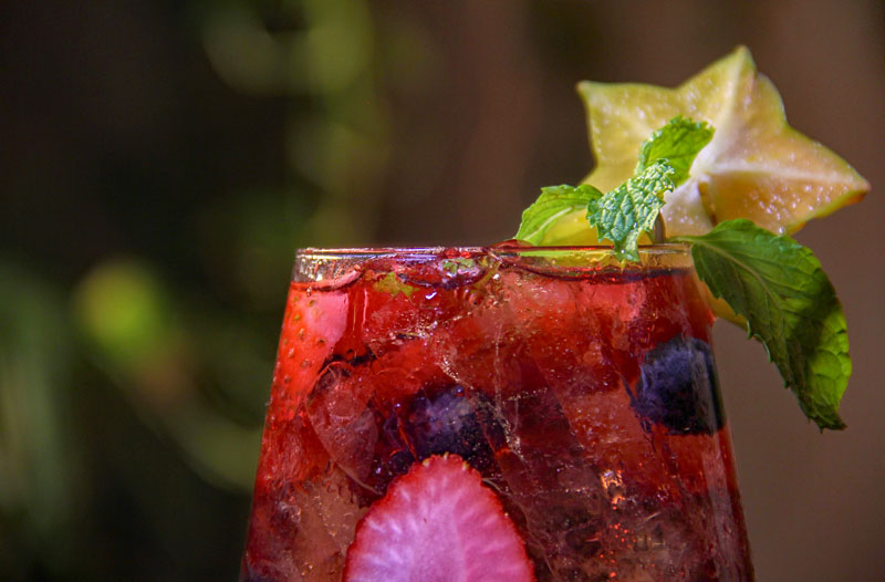 Yacht charter blog - Starfruit cocktail garnish - pexels