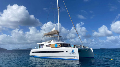 Yacht charter blog - catamaran island kisses