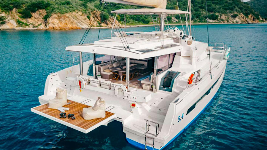 Yacht charter blog - catamaran Island Kisses